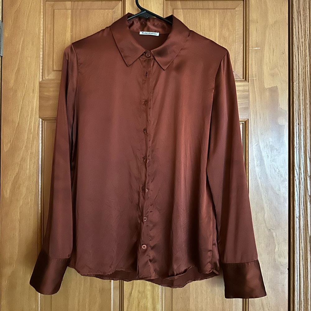 Reformation 100% Silk Button Up Top in Rust (size small)